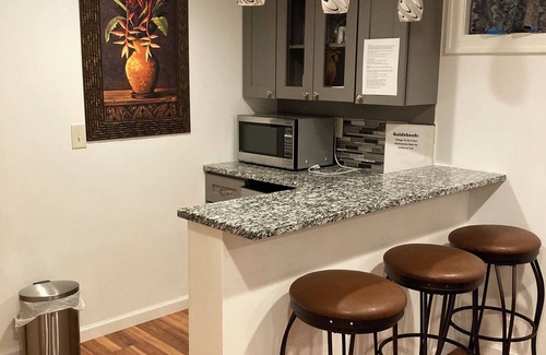 Fruit Heights Casa | Sótano remodelado con muebles nuevos.