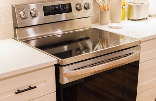 Roselawn Finance Casa | Queen City Family House - 5BR/Backyard/Home Theater/Kid Friendly