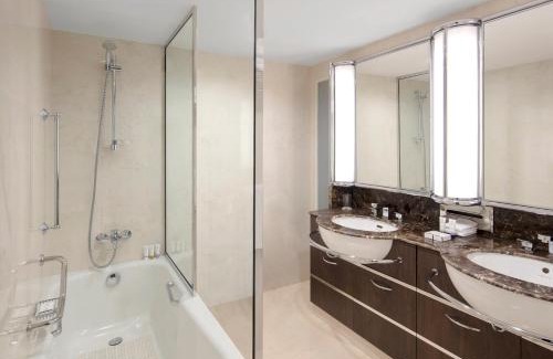 Dubai Hotel | Queen Elizabeth 2 Hotel