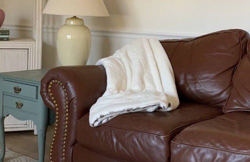 Kannapolis Casa | Queen of Comfort, Convenience, & Quality