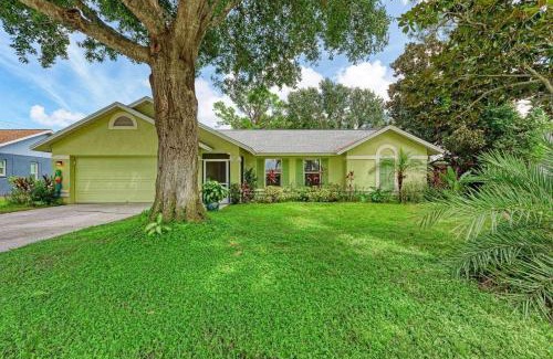 Whitfield Casa | Queen Palm Villa