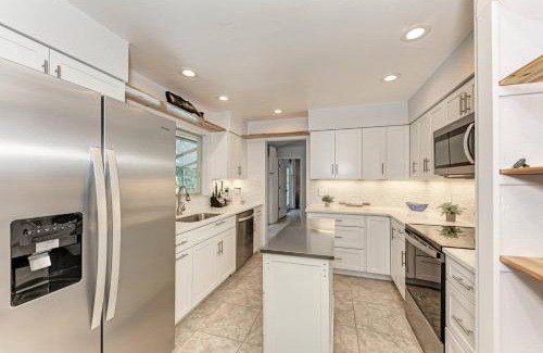 Whitfield Casa | Queen Palm Villa