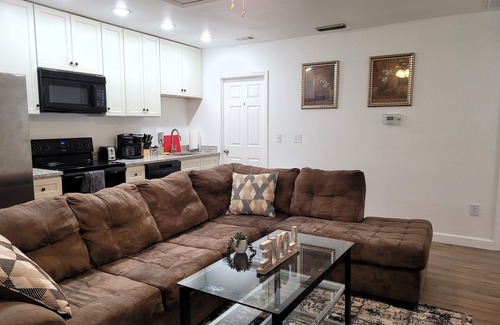 Tallahassee Casa | Queen room: in a duplex near FSU, shared bath-3