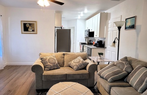 Tallahassee Casa | Queen room: in a duplex near FSU, shared bath-3