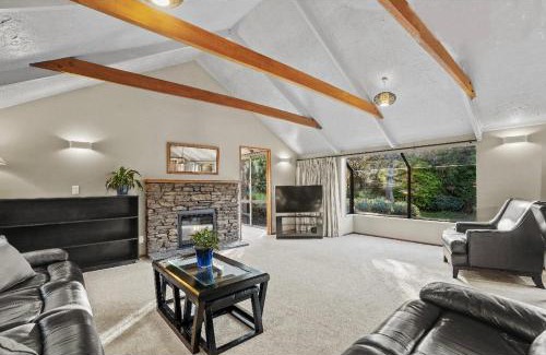 Fernhill Casa | Queen's Fernhouse Mountain View Holiday Home