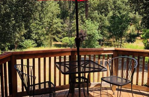 Oakhurst Hotel | Queen's Inn By The River