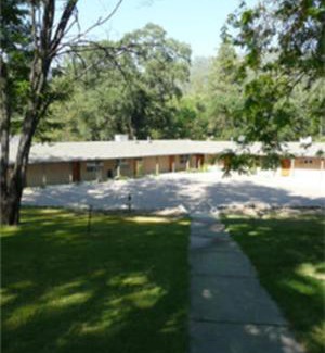 Oakhurst Hotel | Queen's Inn By The River