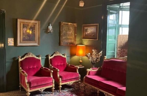 Exeter Hotel | Queens Court Hotel