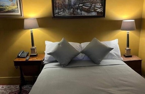 Exeter Hotel | Queens Court Hotel