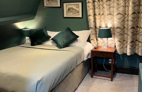 Exeter Hotel | Queens Court Hotel