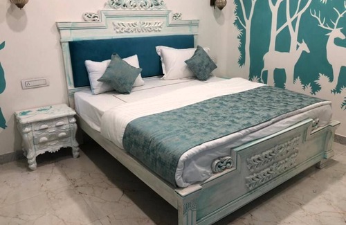 Udaipur District Complejo | Queen’s Town is a Beautiful Ambient 6 Bedrooms Villa adjoin to Fatehsagar Lake