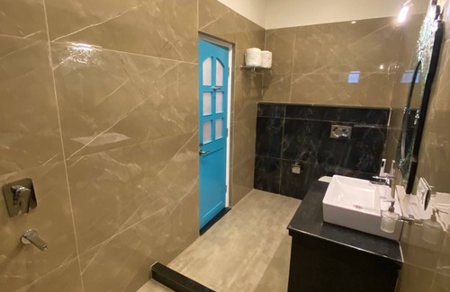 Udaipur District Complejo | Queen’s Town is a Beautiful Ambient 6 Bedrooms Villa adjoin to Fatehsagar Lake