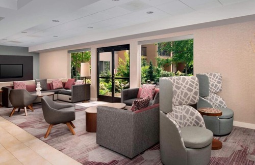 Tanasbourne Casa | Quick Drive to Winthrop Park! 2 Comfortable Pet-friendly Units, Swimming Pool!