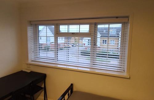 Crawley Casa | QUICK STOP-GATWICK STAY, Triple room