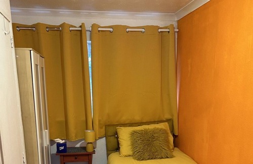 Crawley Casa | Quick Stop Night Stay Gatwick