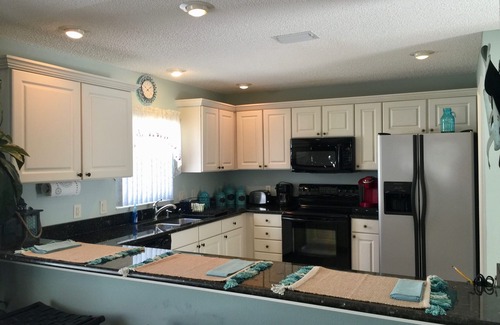 Virginia Trace Casa | Hermosa villa cerca del lago Sumter Landing! Carrito de golf, 2 bicicletas y WiFi