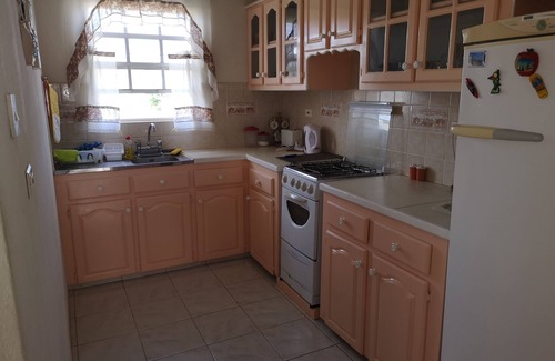 Oistins Apartamento | Tranquilo apartamento de 2 dormitorios a poca distancia de la playa