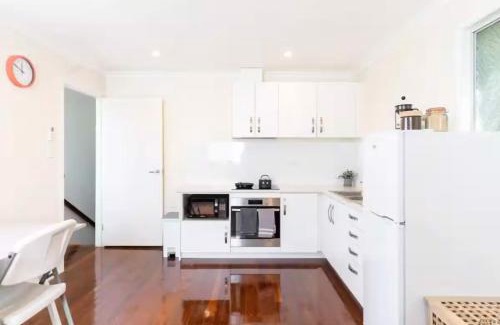 Nudgee Beach Casa | Quiet 2 bed home with Private Patio in Quaint Village