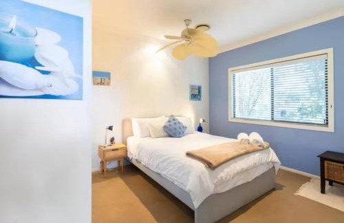 Nudgee Beach Casa | Quiet 2 bed home with Private Patio in Quaint Village