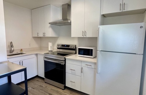 White Cottage Apartamento | Quiet 2-Bedroom Easy Access to Many Hospitals