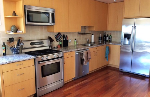 Northside Casa | Tranquila casa de 2100 pies cuadrados, 4 cuadras de Cal campus, 5 al ghetto gourmet, excelentes vistas