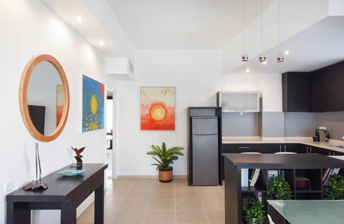 Tel Aviv City Center Apartamento | Quiet 2BR Apartment in Adam HaCohen by HolyGuest