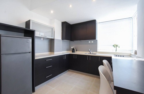 Tel Aviv City Center Apartamento | Quiet 2BR Apartment in Adam HaCohen by HolyGuest