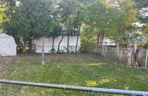 Lansing Casa | Quiet 3 Bedroom home Near downtown