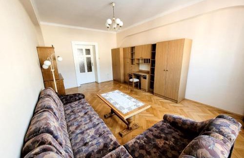 Wesoła Zachod Apartamento | Quiet 4-bedroom Apartment Old Town
