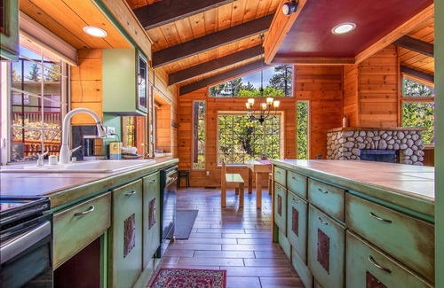 Pine Cove Cabina | Quiet and cozy mountain retreat. Family home away home. VIEWS!!