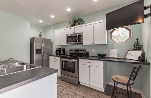 South Bend Apartamento | Quiet And Comfy Studio Apartment In South Bend, Minutes From Notre Dame! Pet Friendly! Apts