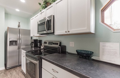 South Bend Apartamento | Quiet And Comfy Studio Apartment In South Bend, Minutes From Notre Dame! Pet Friendly! Apts