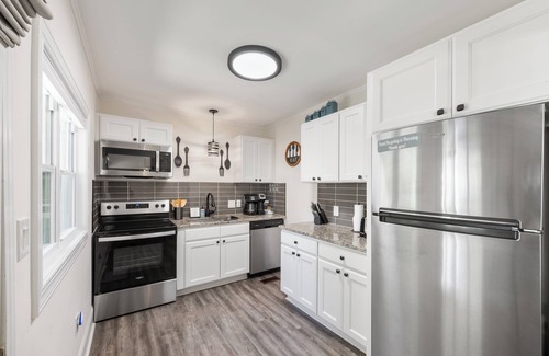 Durham Casa | Quiet and contemporary home in coveted Watts-Hillendale. Close to Duke/VA.