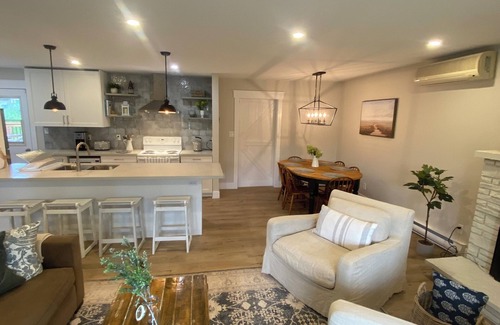 Southampton Casa | Quiet and cozy retreat nestled among the trees and close to the beach.