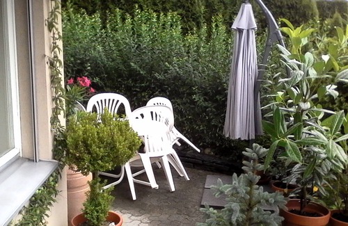 Kriens Apartamento | Apartamento tranquilo con terraza jardín y vistas a los Alpes suizos.