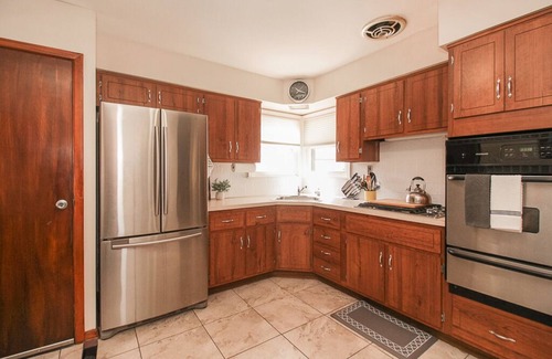 Fairview Park Casa | Quiet Area ★ Pool Table ★ Fenced Yard ★ Near Hospital & Airport