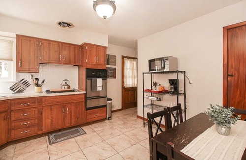 Fairview Park Casa | Quiet Area ★ Pool Table ★ Fenced Yard ★ Near Hospital & Airport