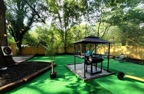East Point Casa | Quiet ATL Retreat, Fire Pit Fast WiFi Flex Stay Family & Business Ready
