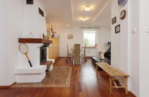 Bemowo Casa | Quiet Bemowo House with Garden by Noclegi Renters