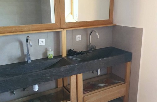 Neydens Cama Y Desayuno | Quiet break Spacious room for rent in Neydens, near Geneva