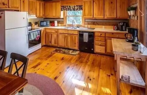 Blowing Rock Cabina | Quiet Cabin Retreat near Blue Ridge Mountains