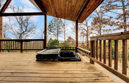 Tuskahoma Cabina | Quiet Cabin w/Hot Tub and a View