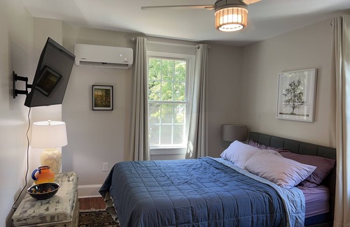 Tuscarora Cama Y Desayuno | Quiet Central, Historic Farmhouse, Bed & Breakfast Suite - Suite 2 (NEW!)