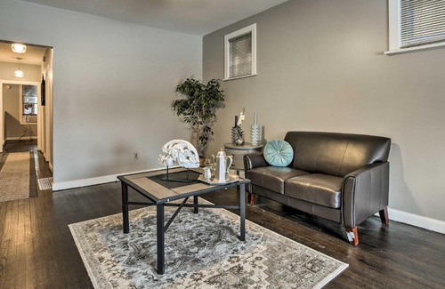 South Austin Casa | Quiet Chicago Townhome Walk to Subway Stations