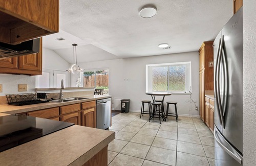 Sherman Casa | Quiet, Clean, Yard Near Texas Instrument