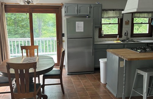 Pea Ridge Casa | Quiet Country Charmer