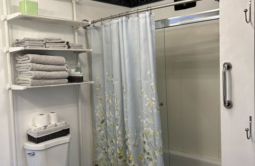 Clatskanie Otro | Quiet country farmhouse, the scenery says it all - near Beaver PGE Power Plant.