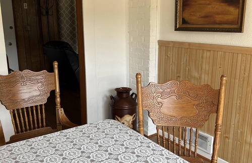 Clatskanie Otro | Quiet country farmhouse, the scenery says it all - near Beaver PGE Power Plant.