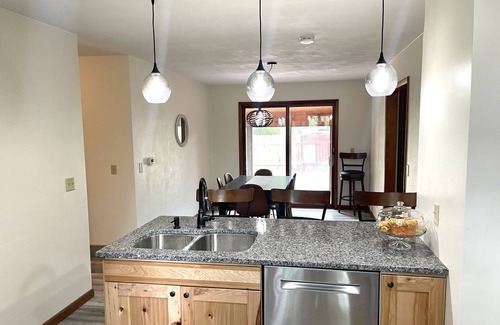 Bettendorf Casa | Quiet country home close to tbk sports complex