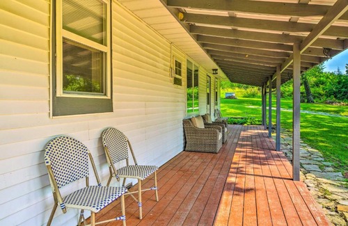 Squires Casa | Quiet Country Home in Ava with Chic Interior!